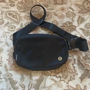 Lululemon 1L Everywhere Belt Bag